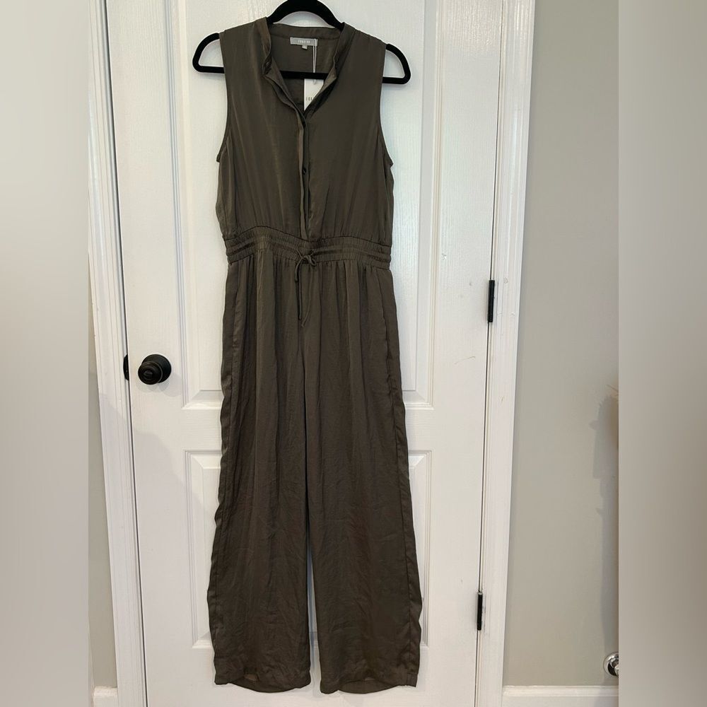 Fun 2 Fun Women’s Khaki Green Sleeveless Jumpsuit Romper New Size Small